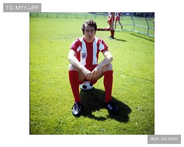 贝肯鲍尔重塑“自由人”角色，引领足球战术革新与球员自主性新时代