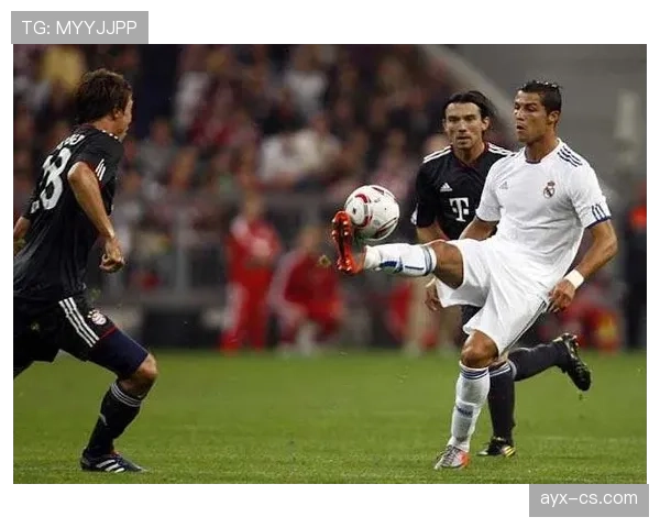 贝肯鲍尔迎来球场生涯新高度,传奇之路再引全球瞩目 贝肯鲍尔迎来球场生涯新高度,传奇之路再引全球瞩目