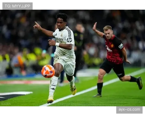 皇马中场断球后防守体系崩溃，表面控场实则失控问题显现