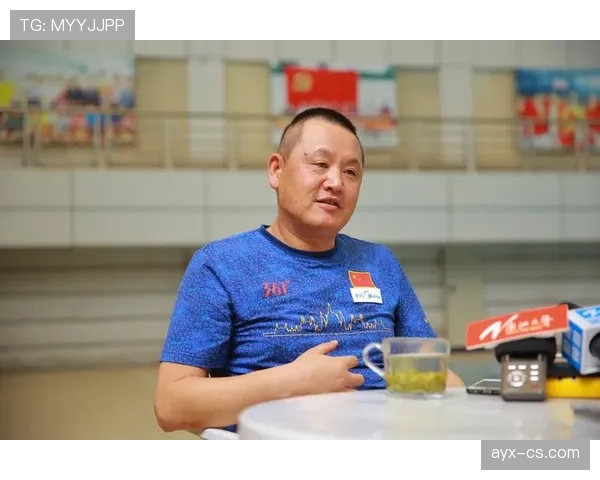 徐嘉余训练完直接去奢侈品店刷空卡？